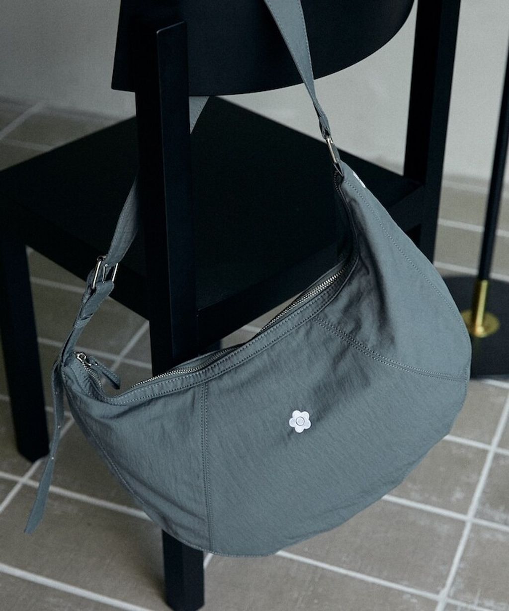 MARY QUANT刺繡尼龍斜背肩包_20