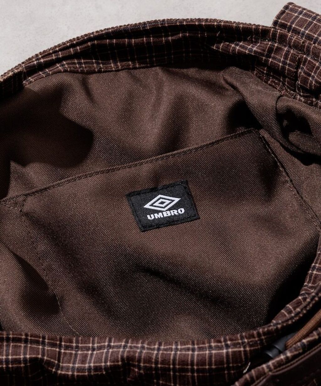UMBRO 燈芯絨抽繩肩斜背包_19