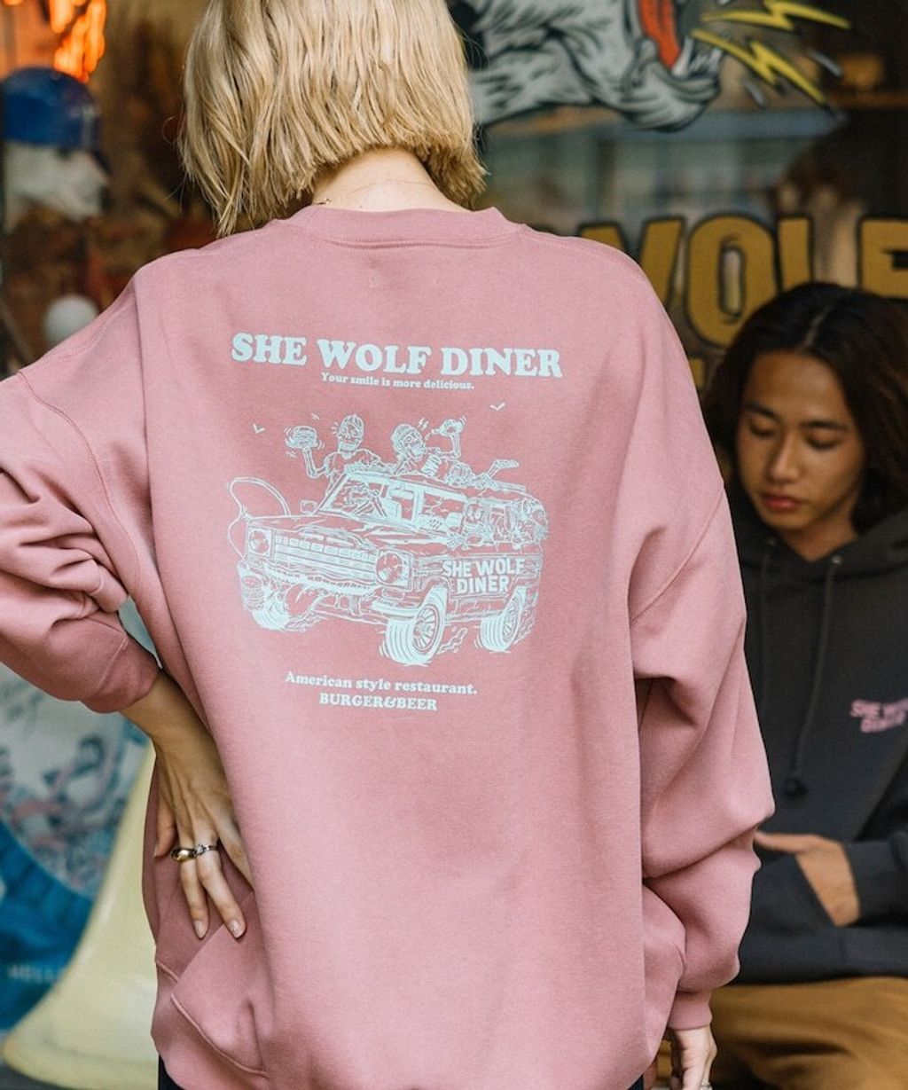 SHE WOLF DINER×FREAKS STORE 聯名背印大學T(CAR)_3