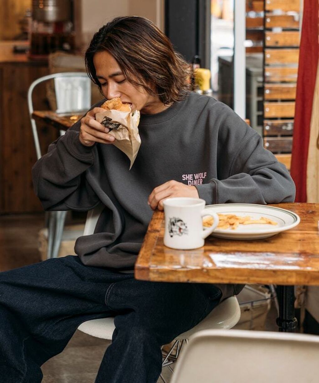 SHE WOLF DINER×FREAKS STORE 聯名背印大學T(CAR)_15
