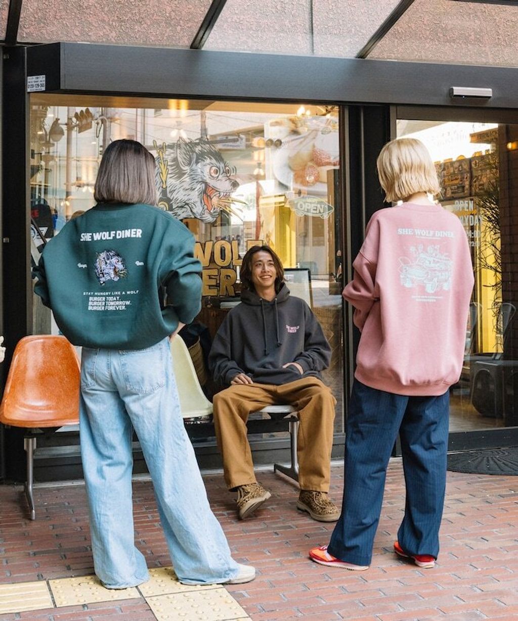 SHE WOLF DINER×FREAKS STORE 聯名背印帽T(CAR)_4