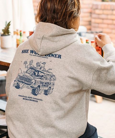 SHE WOLF DINER×FREAKS STORE 聯名背印帽T(CAR)_1