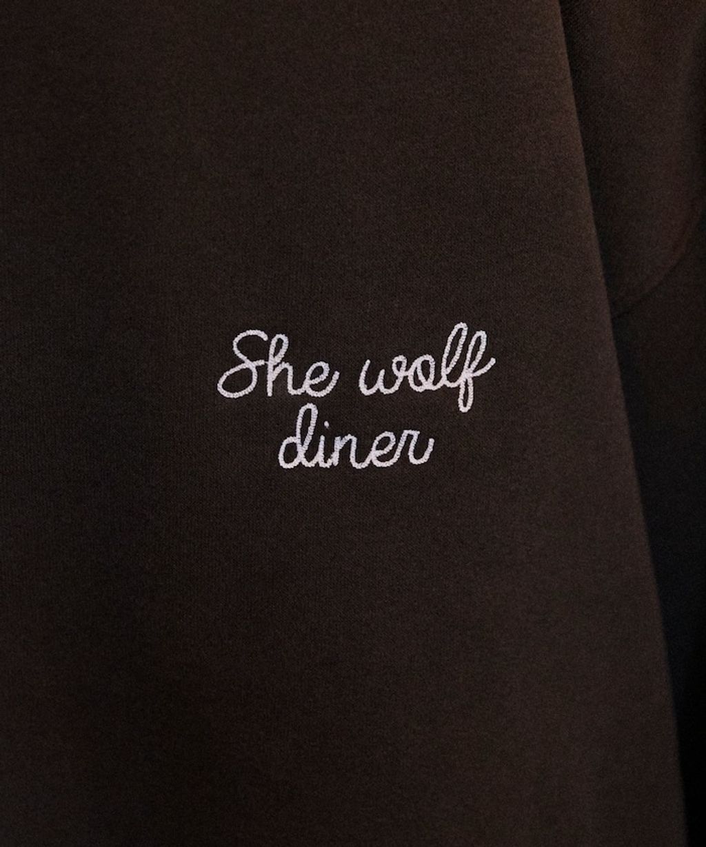 SHE WOLF DINER×FREAKS STORE 聯名背印大學T(WOLF)_26