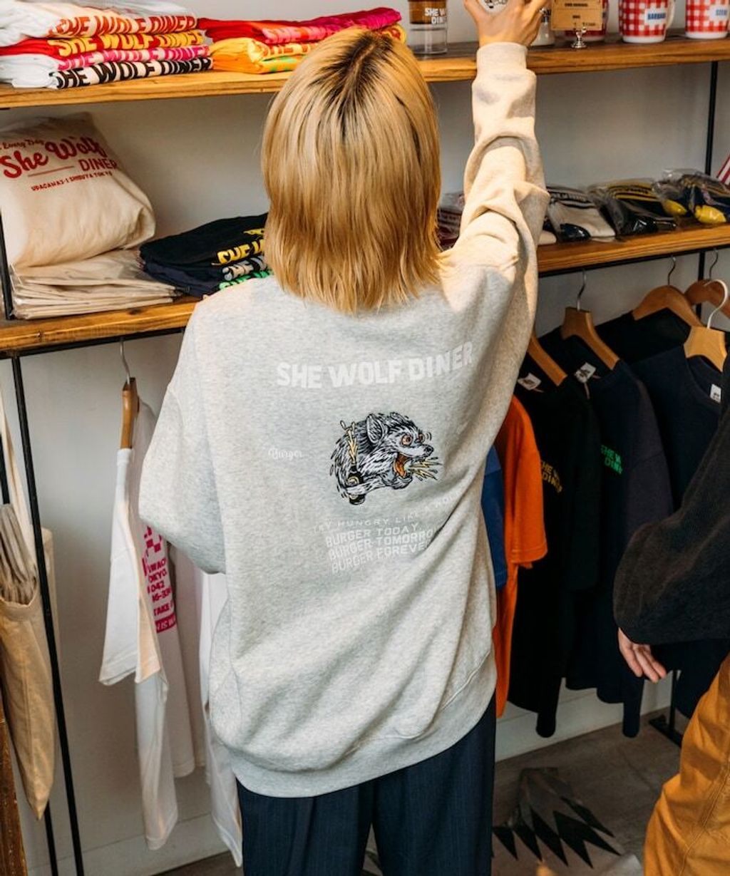 SHE WOLF DINER×FREAKS STORE 聯名背印大學T(WOLF)_12