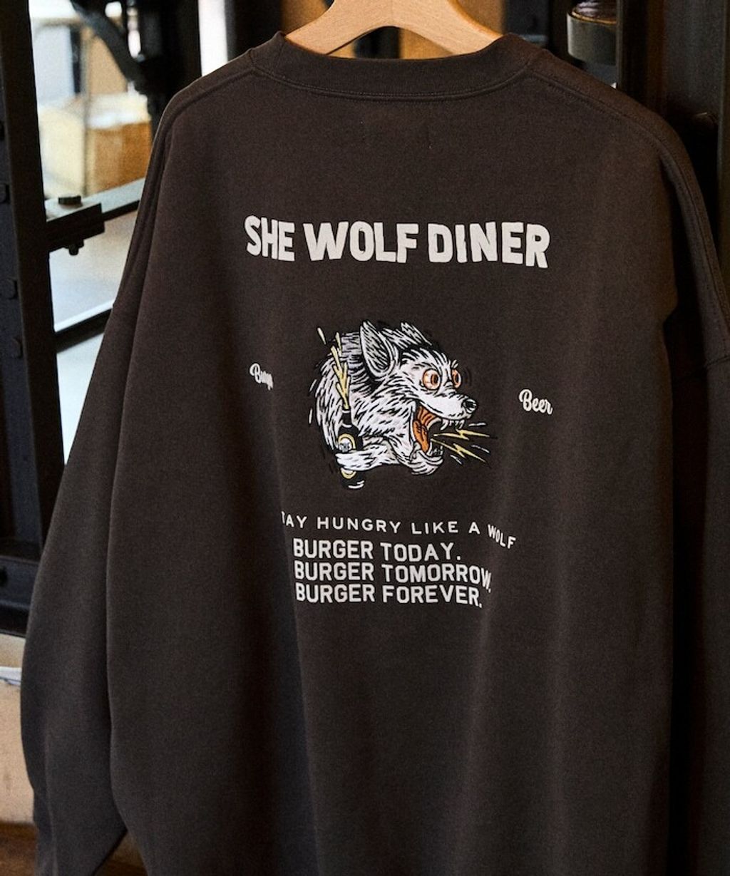 SHE WOLF DINER×FREAKS STORE 聯名背印大學T(WOLF)_24