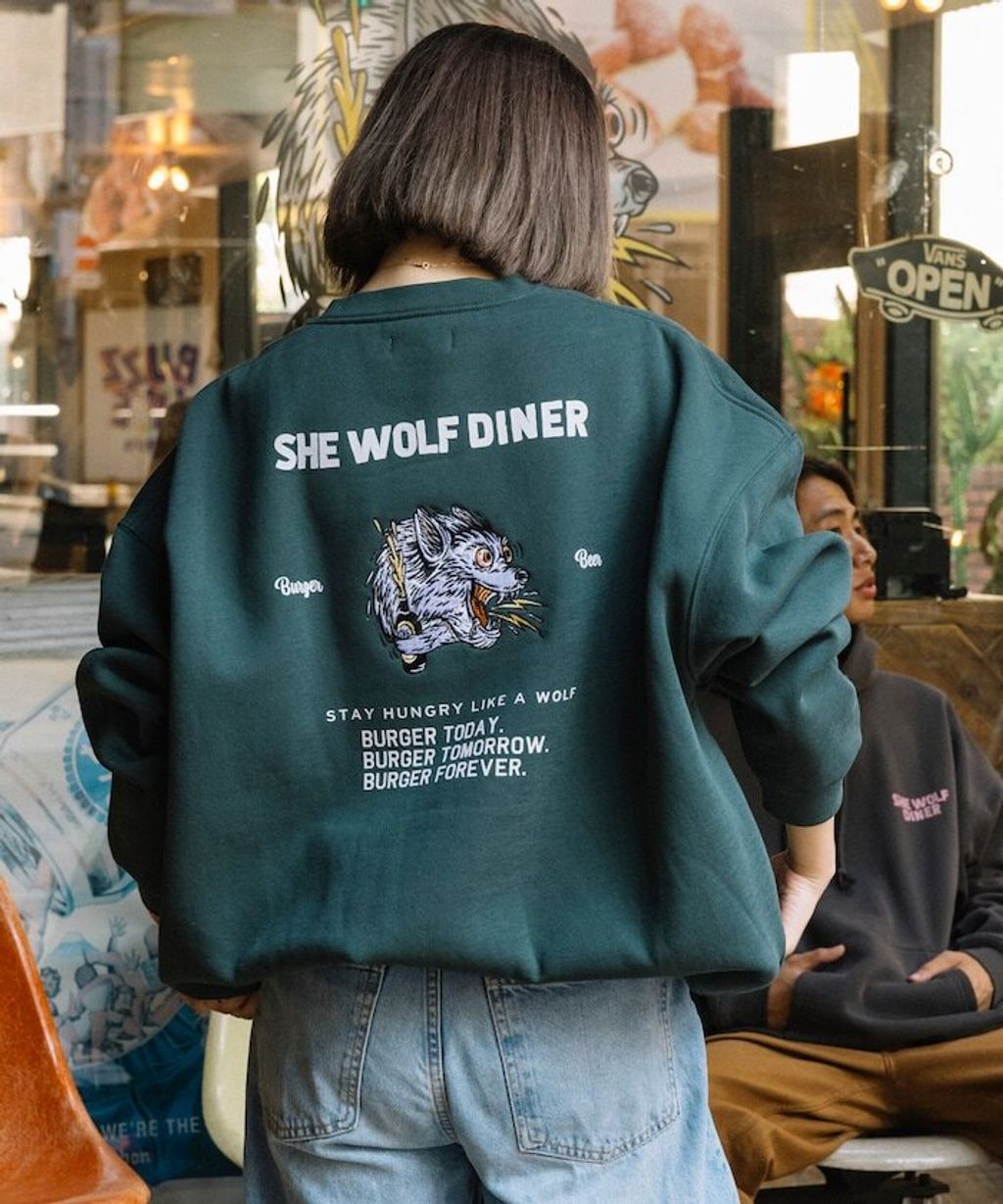 SHE WOLF DINER×FREAKS STORE 聯名背印大學T(WOLF)_6
