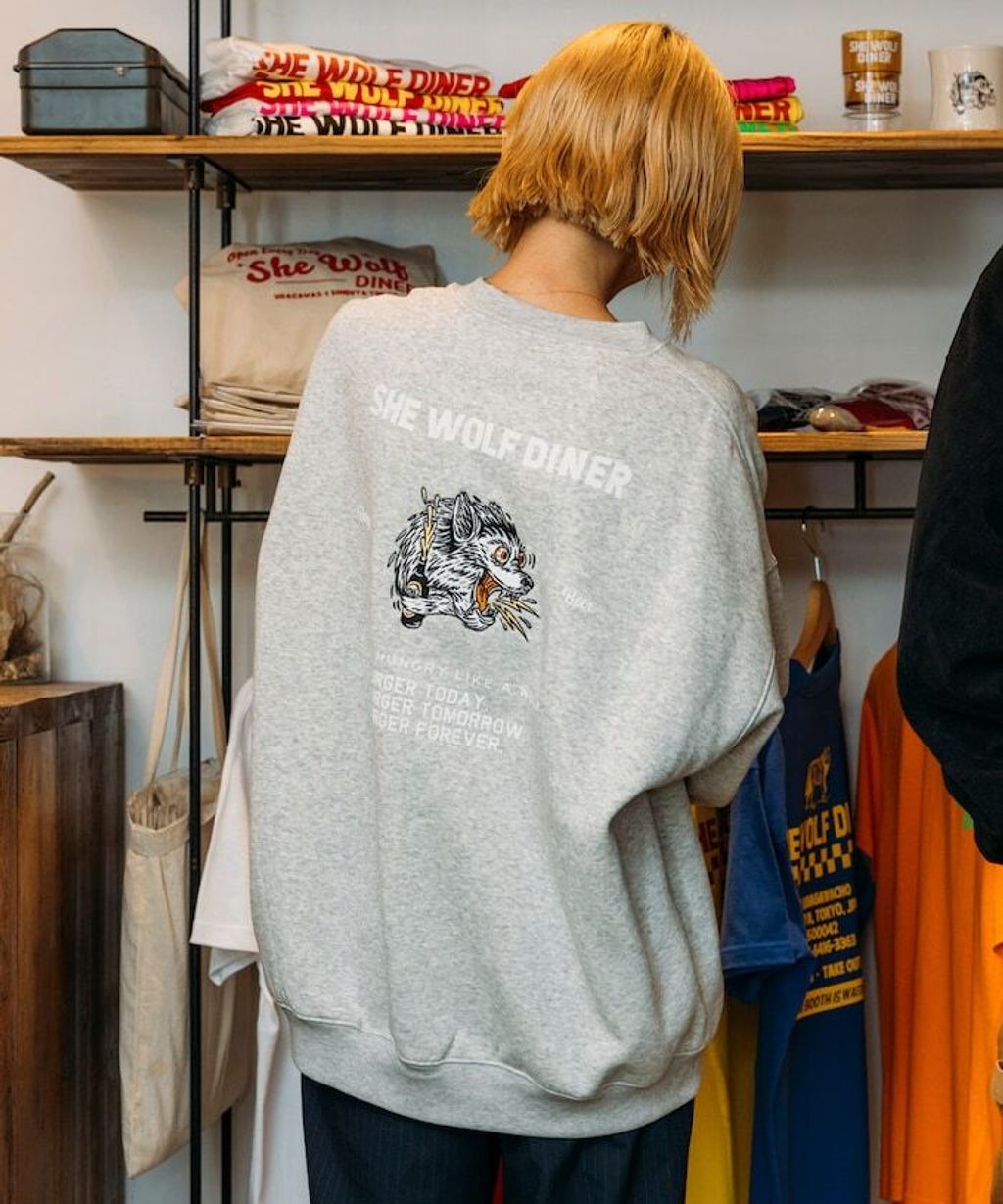 SHE WOLF DINER×FREAKS STORE 聯名背印大學T(WOLF)_11