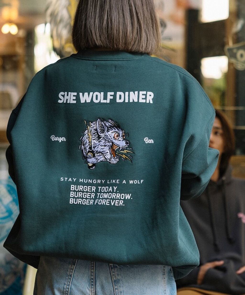 SHE WOLF DINER×FREAKS STORE 聯名背印大學T(WOLF)_4