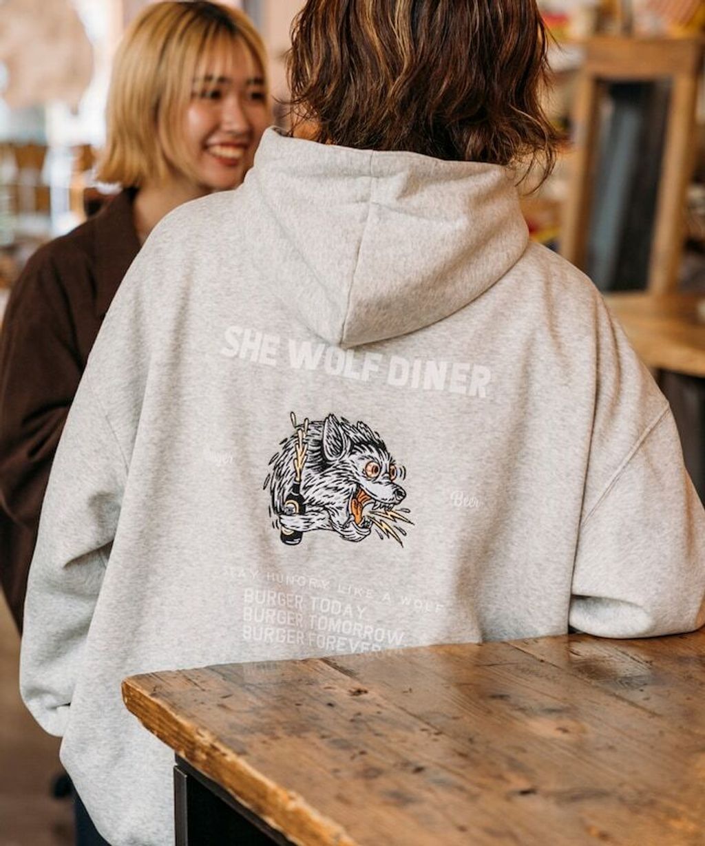 SHE WOLF DINER×FREAKS STORE 聯名背印帽T(WOLF)_1