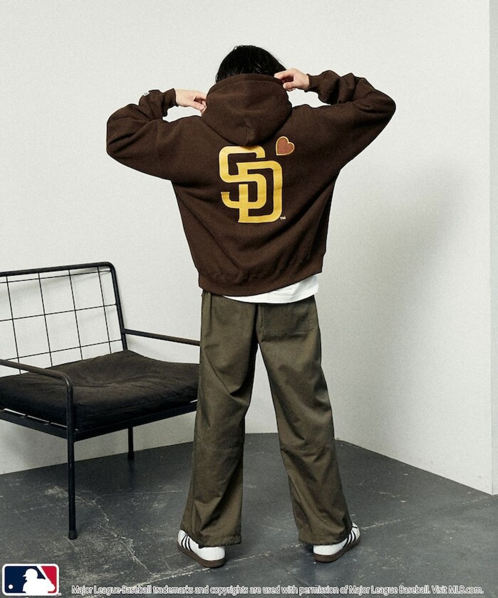 FREAKS STORE x MLB 愛心LOGO帽T_23