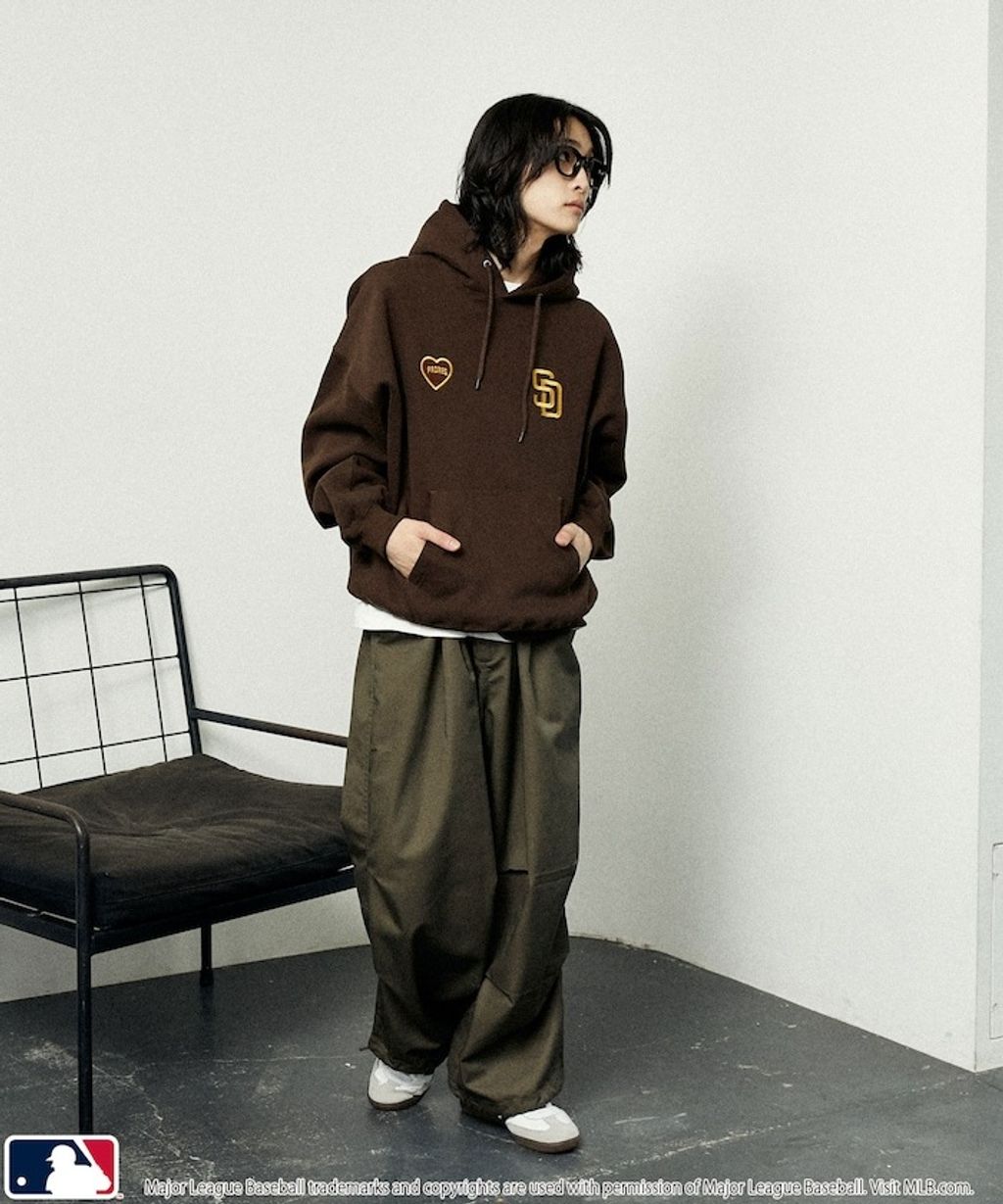 FREAKS STORE x MLB 愛心LOGO帽T_22