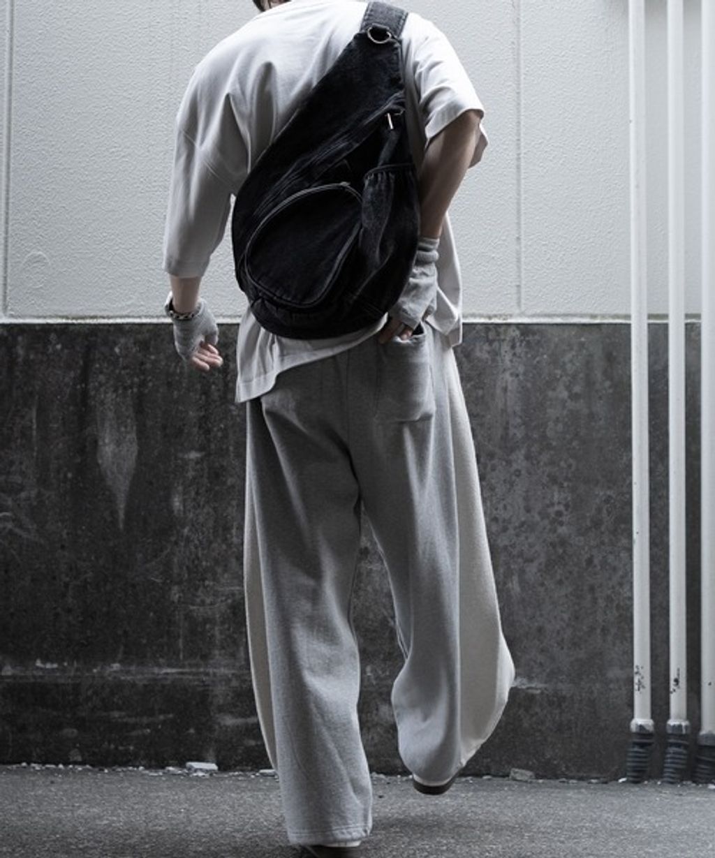 RUUBON 厚磅拼接寬版繭型休閒長褲(男女同款)_116