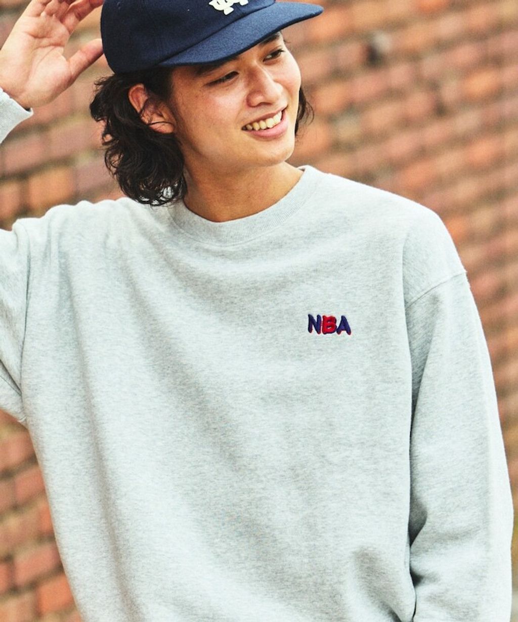 FREAKS STORE 古著質感刷色純棉高磅和風元素NBA隊徽背印大學T_23