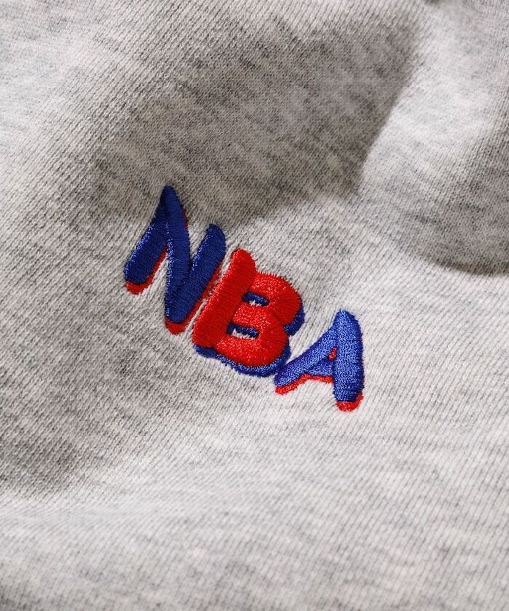 FREAKS STORE 古著質感刷色純棉高磅和風元素NBA隊徽背印大學T_19