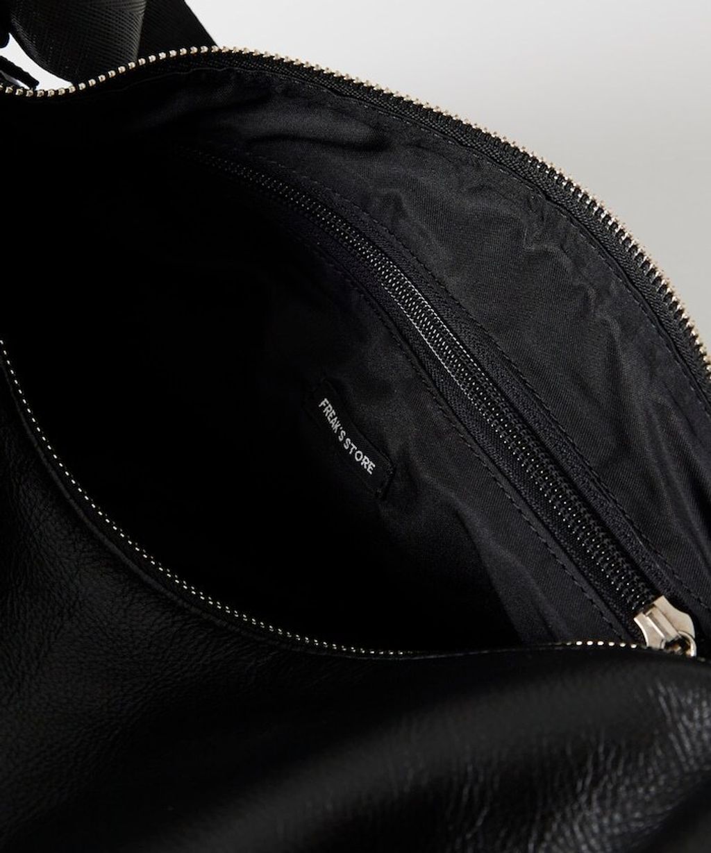 FREAKS STORE 防撥水柔軟牛皮革水桶肩背包_12