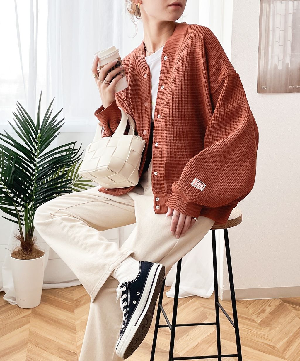 java 輕量華夫格針織寬鬆落肩開襟外套_18