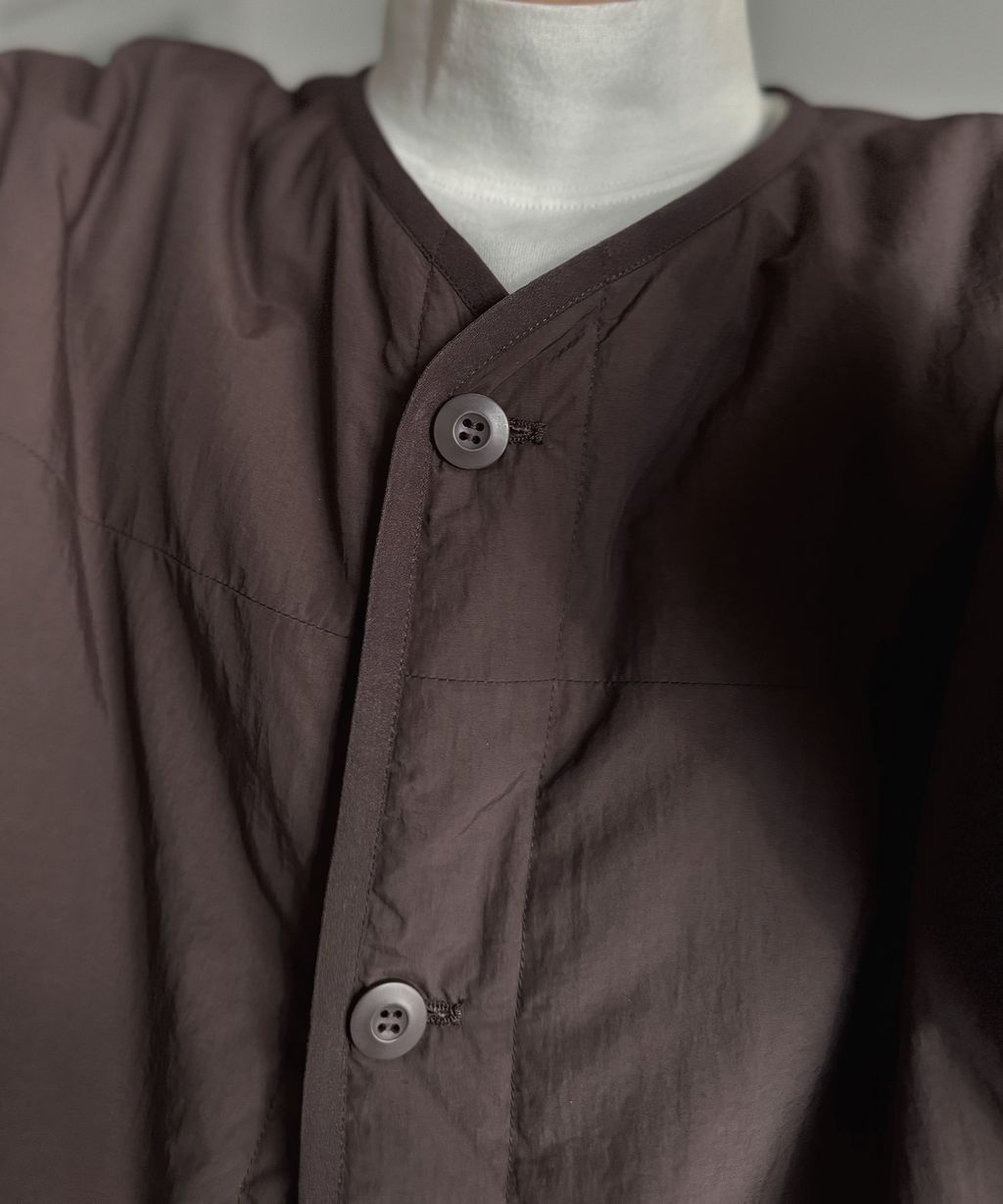 java 極簡風無領中綿外套_8