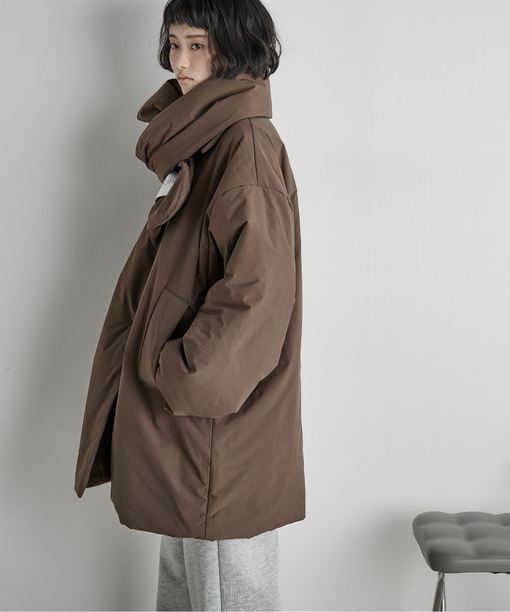 THE YOn 中長版蓬鬆鋪棉保暖外套(附圍巾)_10