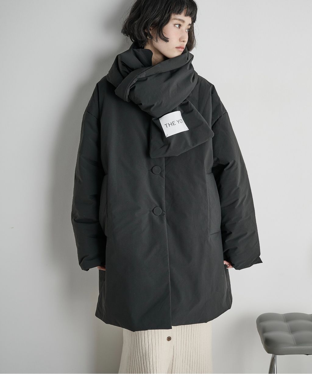 THE YOn 中長版蓬鬆鋪棉保暖外套(附圍巾)_48