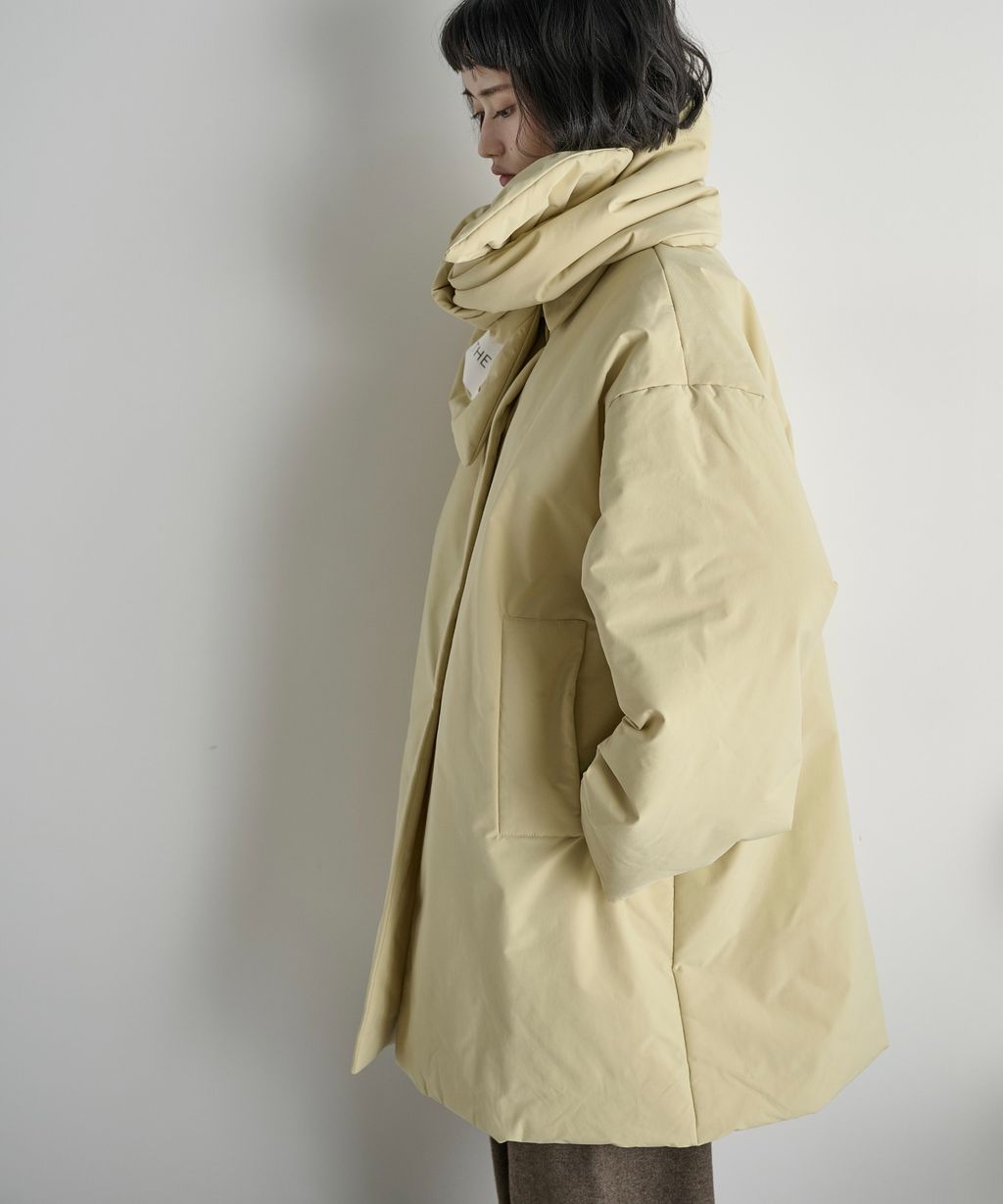 THE YOn 中長版蓬鬆鋪棉保暖外套(附圍巾)_25