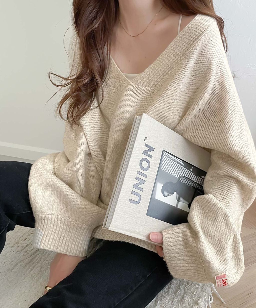 java 柔軟混色深V領針織上衣_24