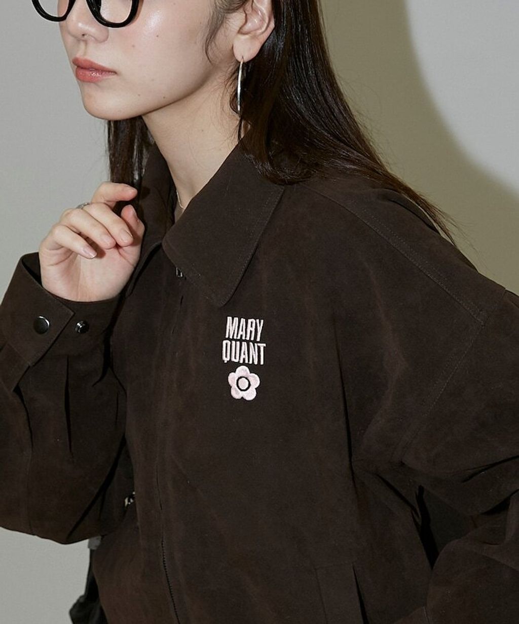 MARY QUANT 麂皮質感花紋刺繡logo外套_3