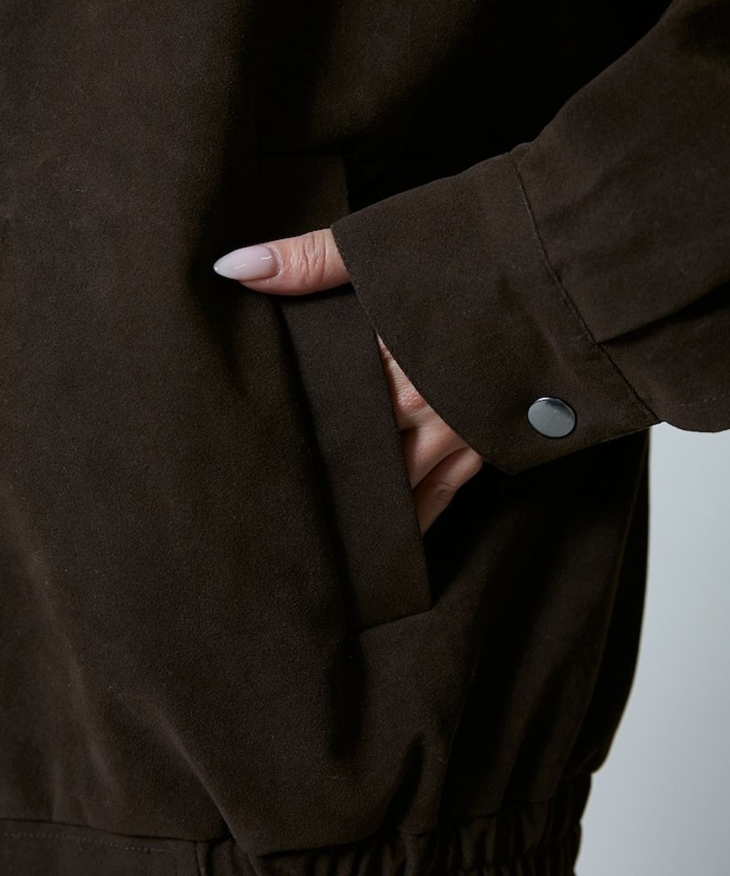 MARY QUANT 麂皮質感花紋刺繡logo外套_38