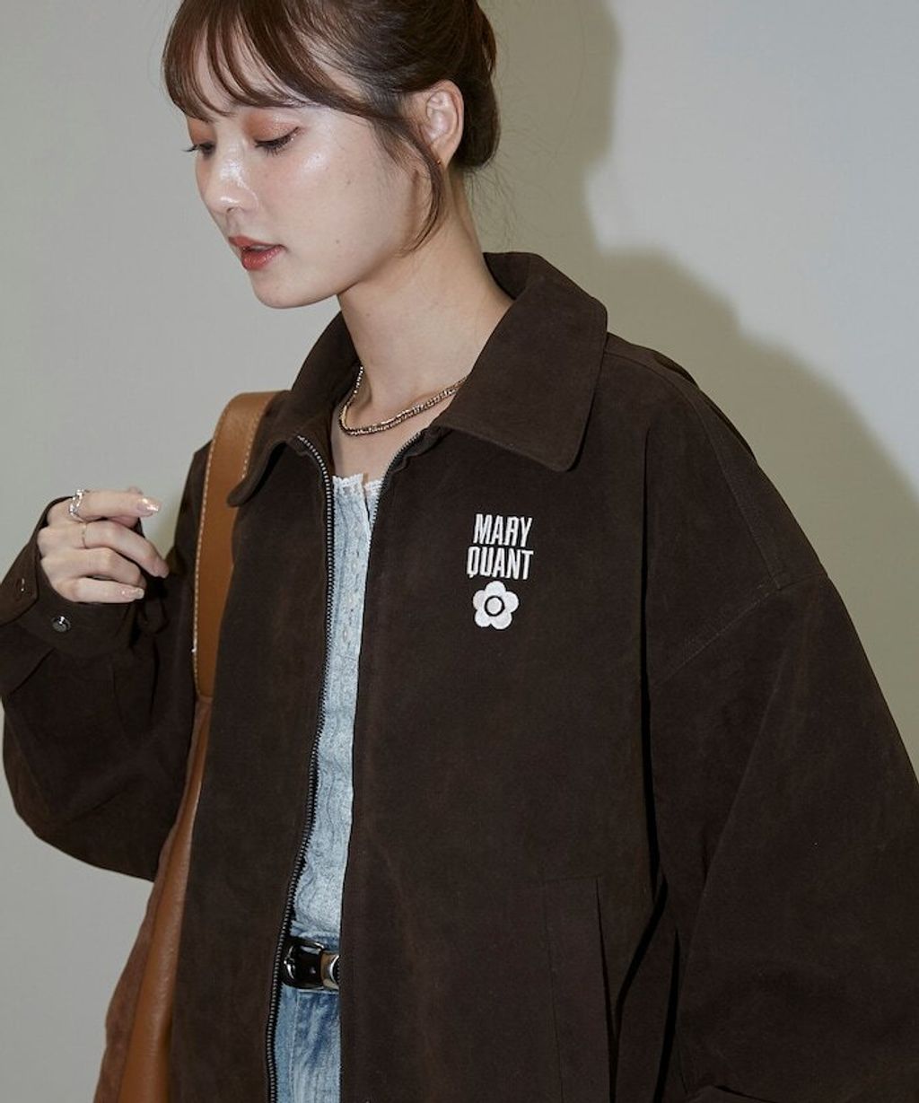 MARY QUANT 麂皮質感花紋刺繡logo外套_13