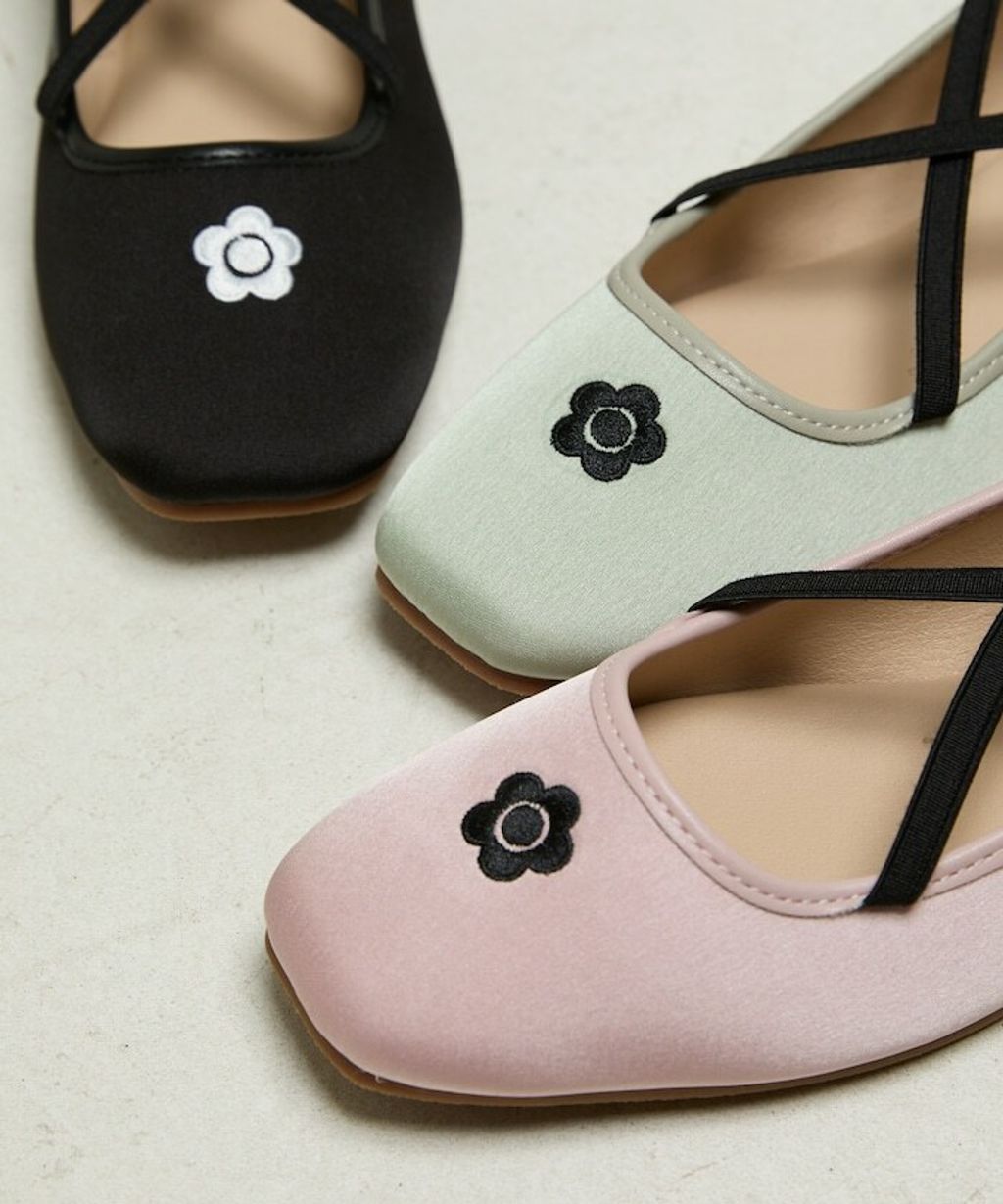 MARY QUANT 微光澤緞面芭蕾平底鞋_32