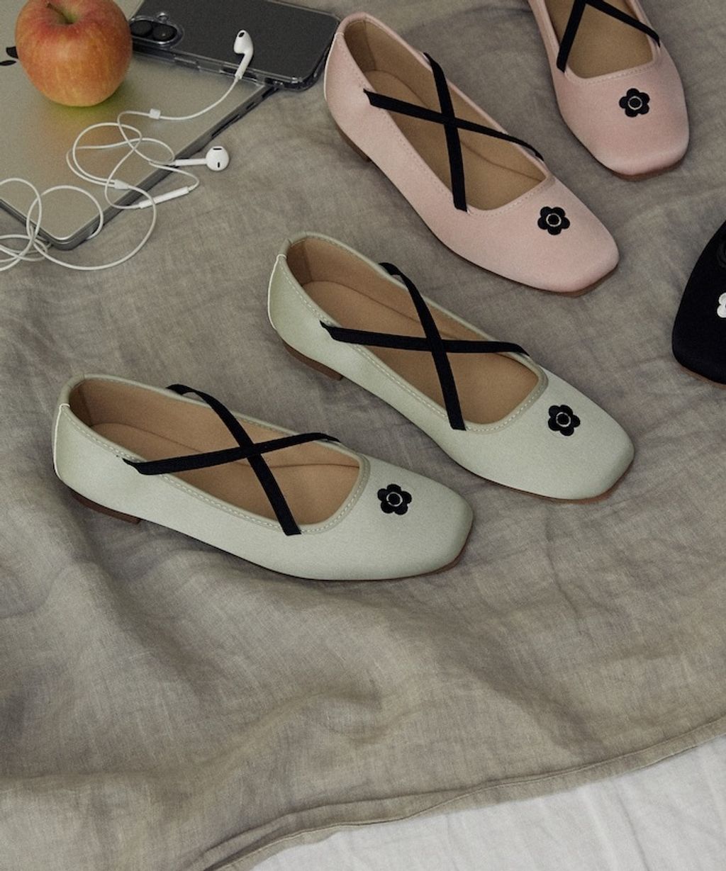 MARY QUANT 微光澤緞面芭蕾平底鞋_13