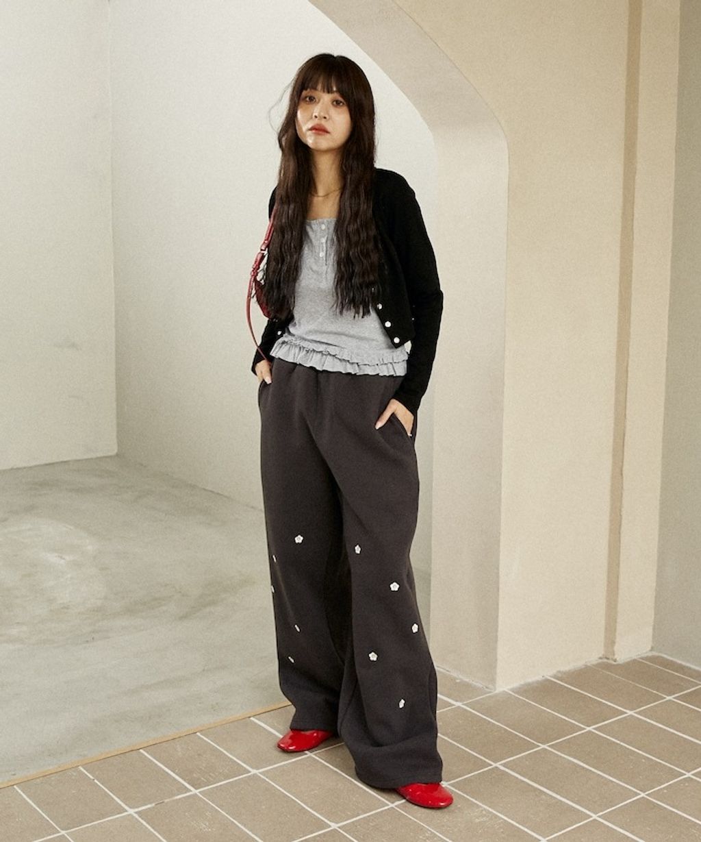 MARY QUANT 小花刺繡褲管抽繩寬版刷毛休閒棉褲_17