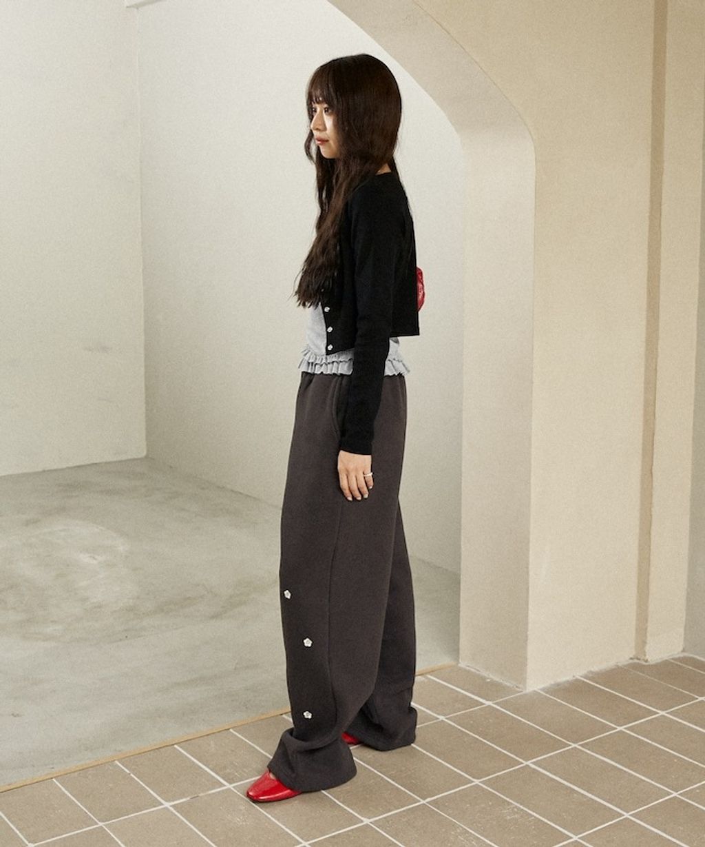 MARY QUANT 小花刺繡褲管抽繩寬版刷毛休閒棉褲_14