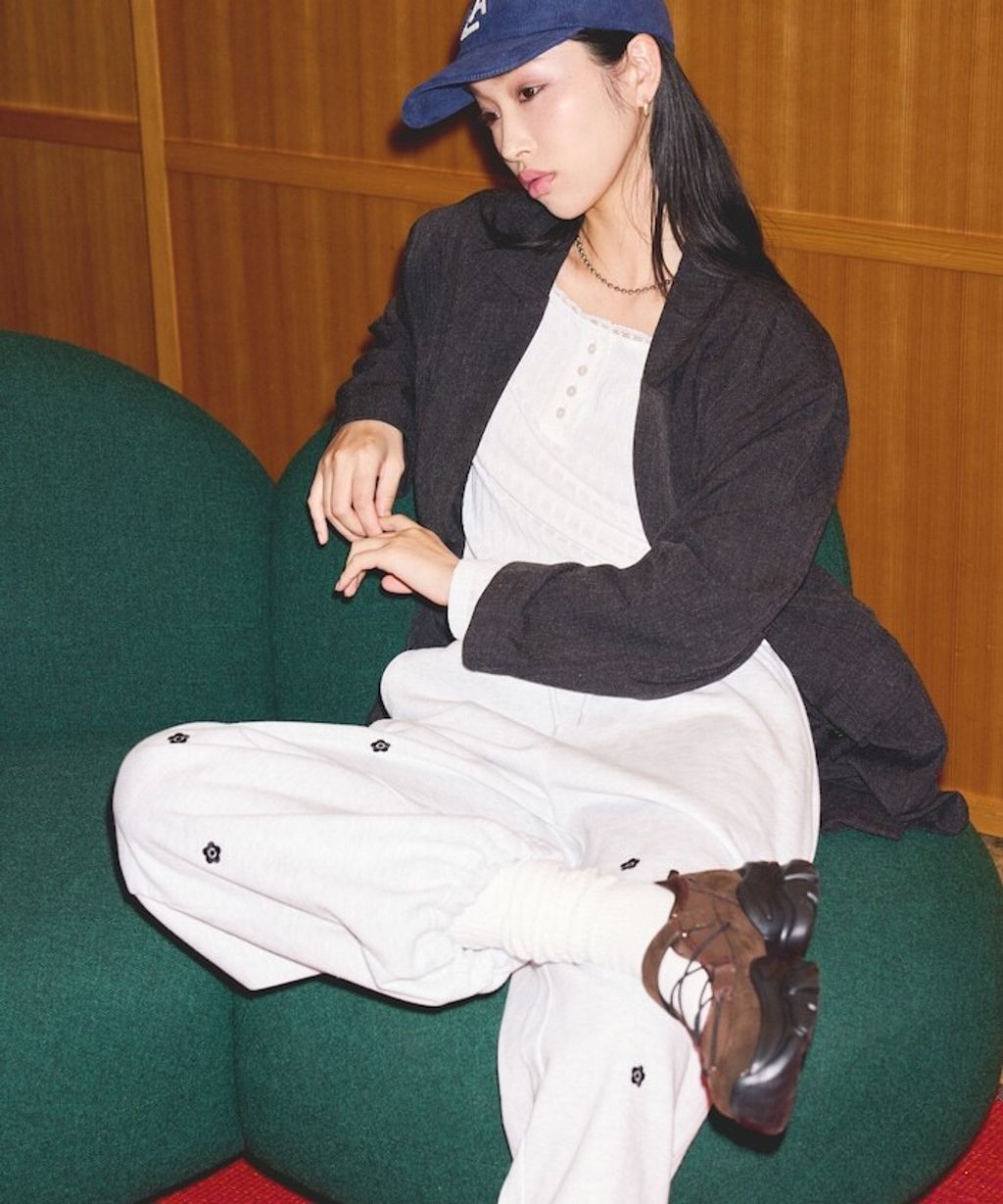 MARY QUANT 小花刺繡褲管抽繩寬版刷毛休閒棉褲_30