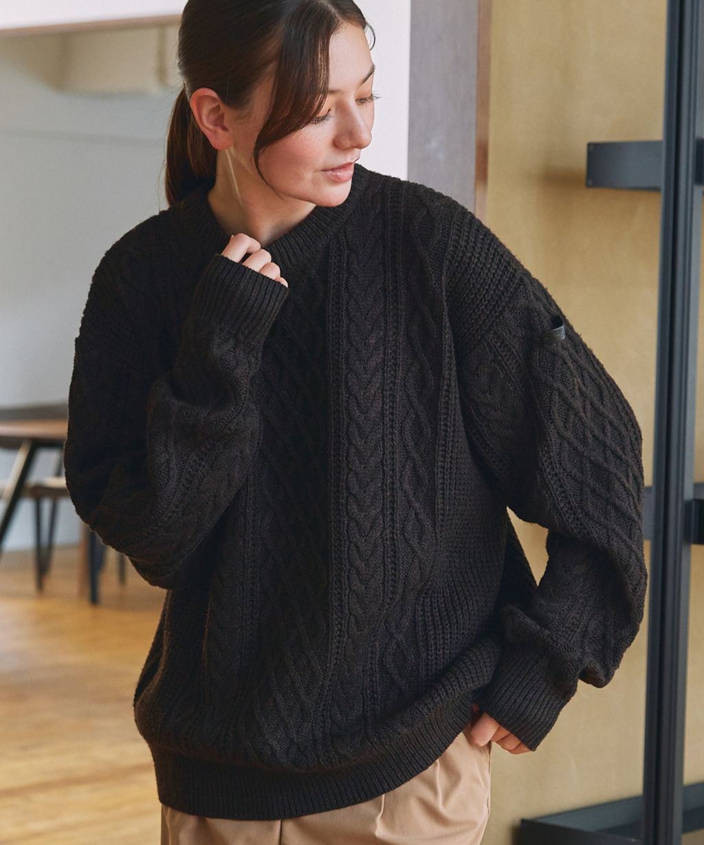 THE CRAFT CREW PRODUCTS 可水洗防靜電抗起球針立體繩結麻花編織圓領毛衣_2