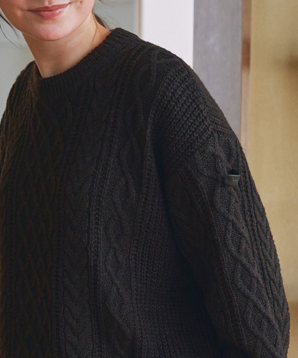 THE CRAFT CREW PRODUCTS 可水洗防靜電抗起球針立體繩結麻花編織圓領毛衣_114