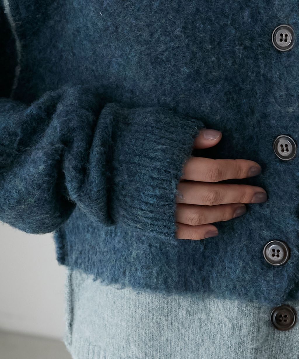 forksy. 假兩件短版落肩針織開襟外套_5