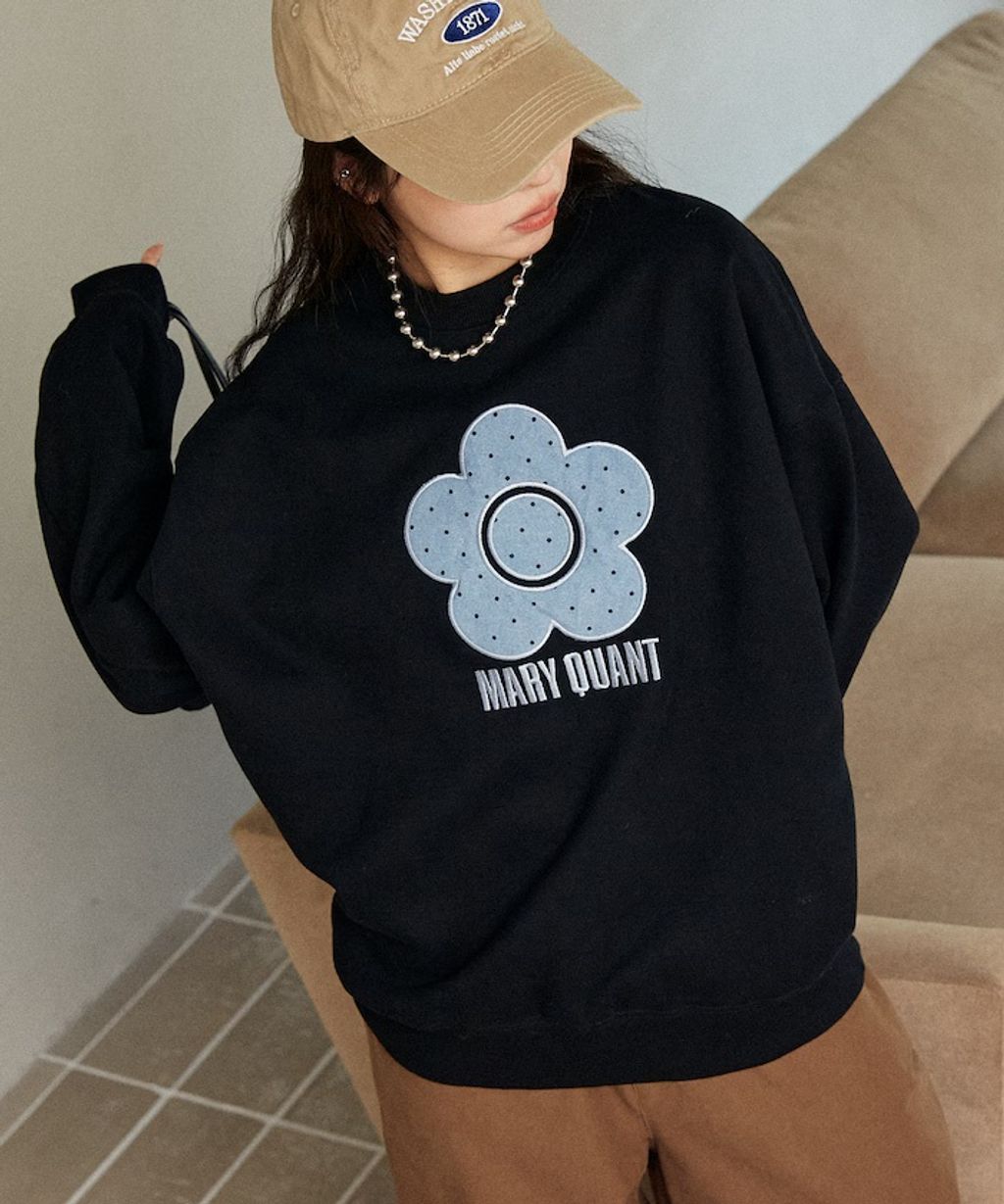 MARY QUANT 經典雛菊圓點布料拼接Oversize大學T_4