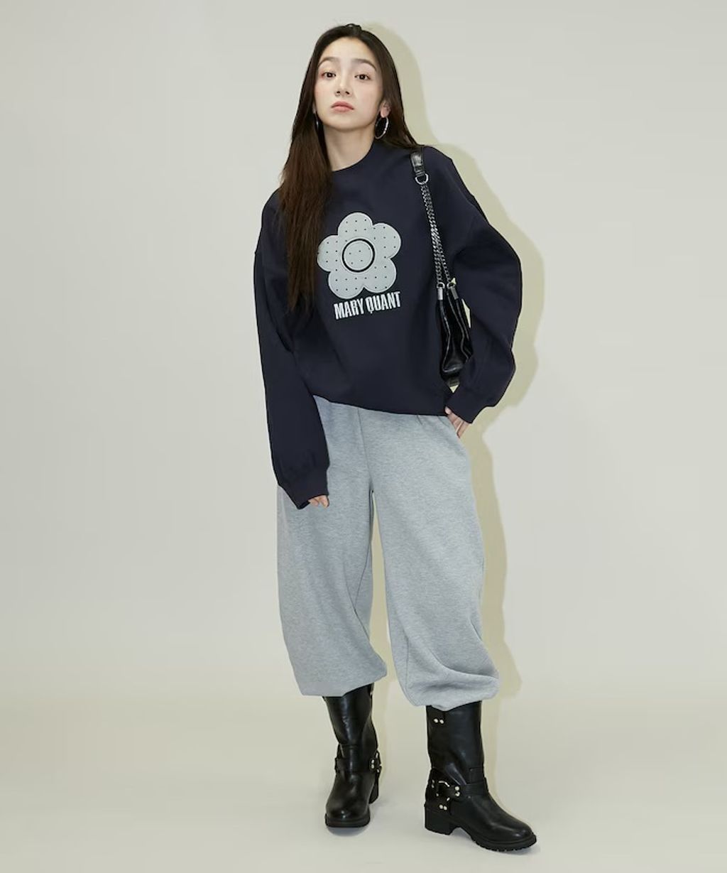 MARY QUANT 經典雛菊圓點布料拼接Oversize大學T_56