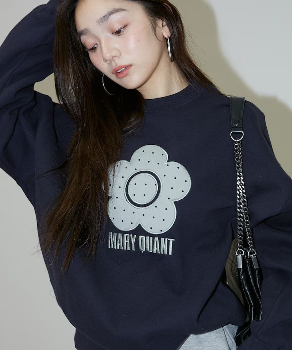 MARY QUANT 經典雛菊圓點布料拼接Oversize大學T_54
