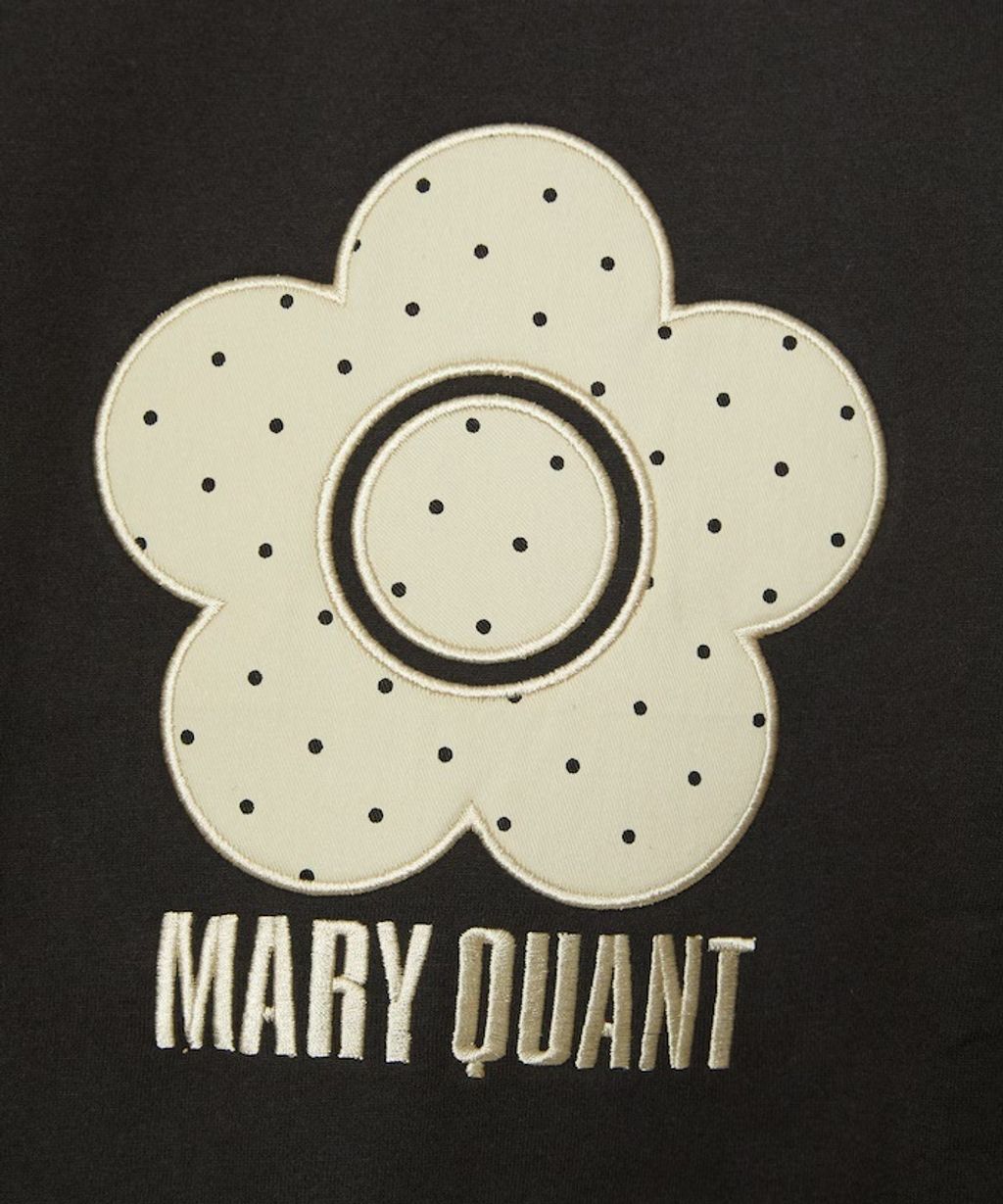 MARY QUANT 經典雛菊圓點布料拼接Oversize大學T_40