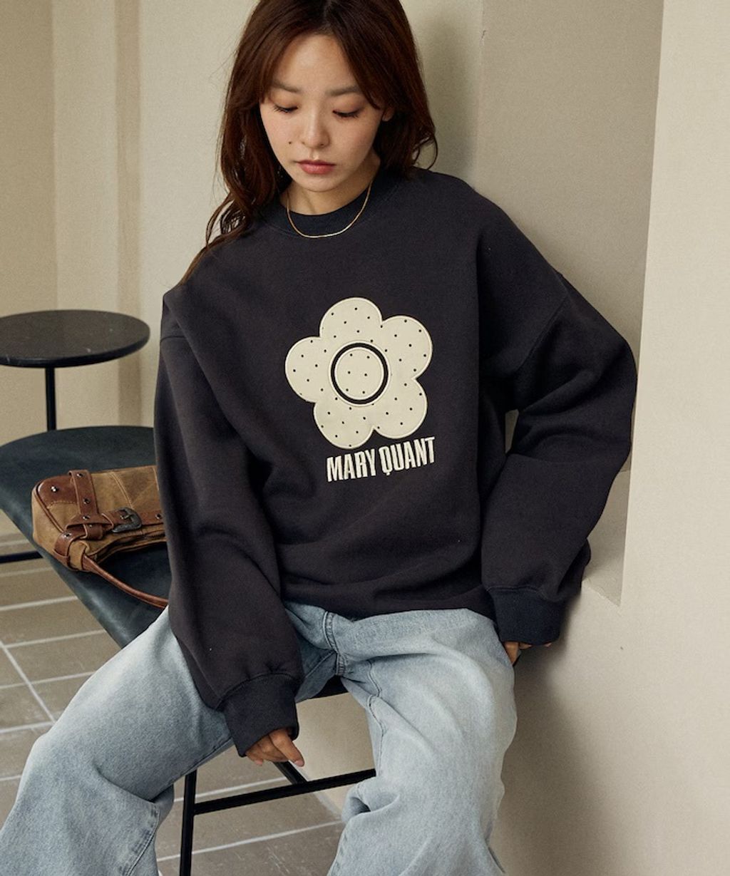 MARY QUANT 經典雛菊圓點布料拼接Oversize大學T_38