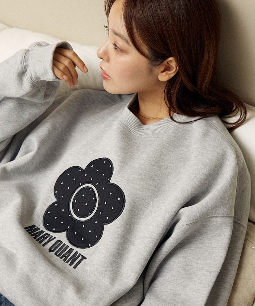 MARY QUANT 經典雛菊圓點布料拼接Oversize大學T_26