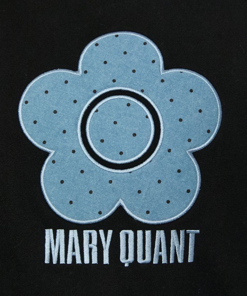 MARY QUANT 經典雛菊圓點布料拼接Oversize大學T_17