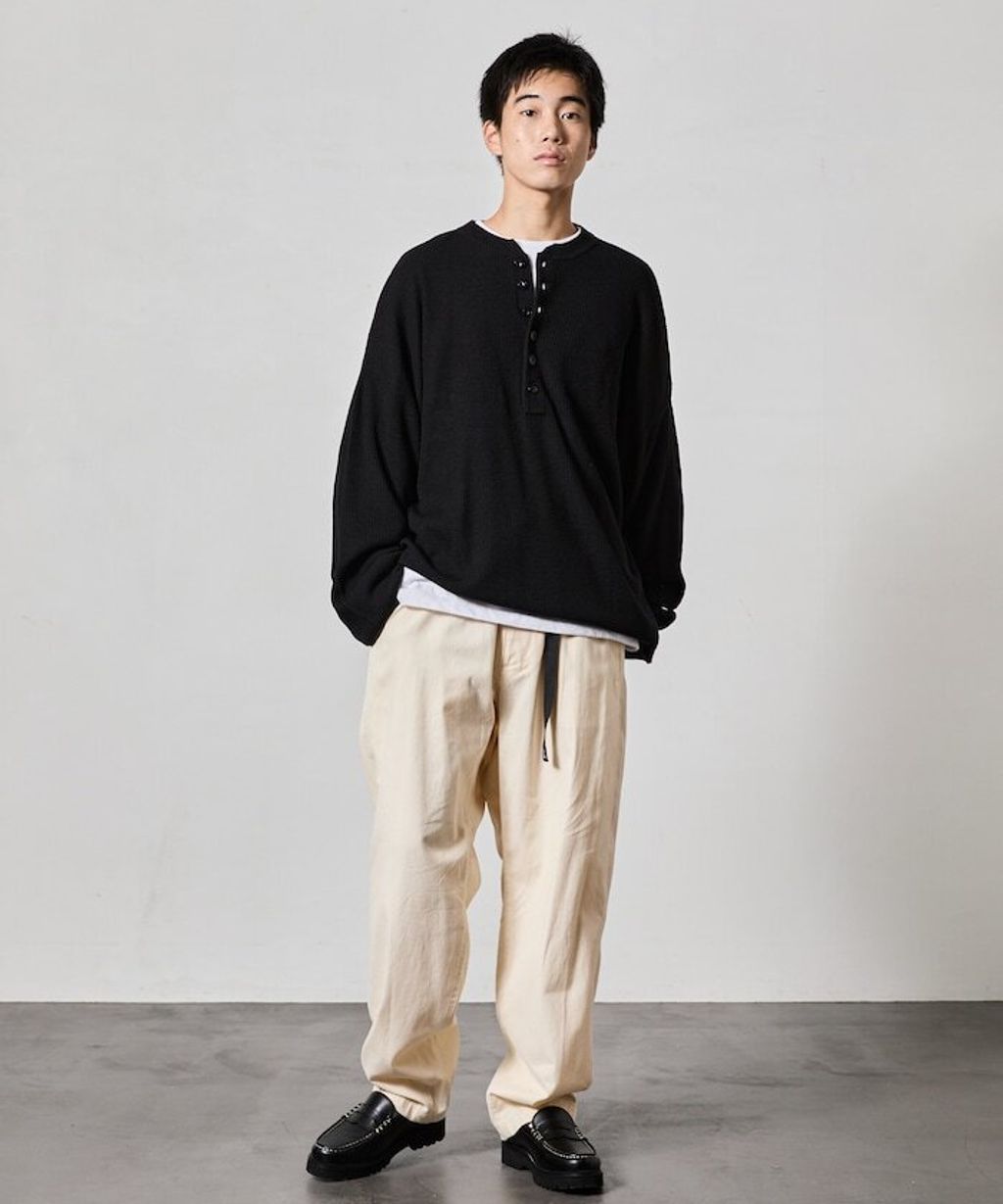 FREAKS STORE 寬版深亨利領落肩混紡針織上衣_45