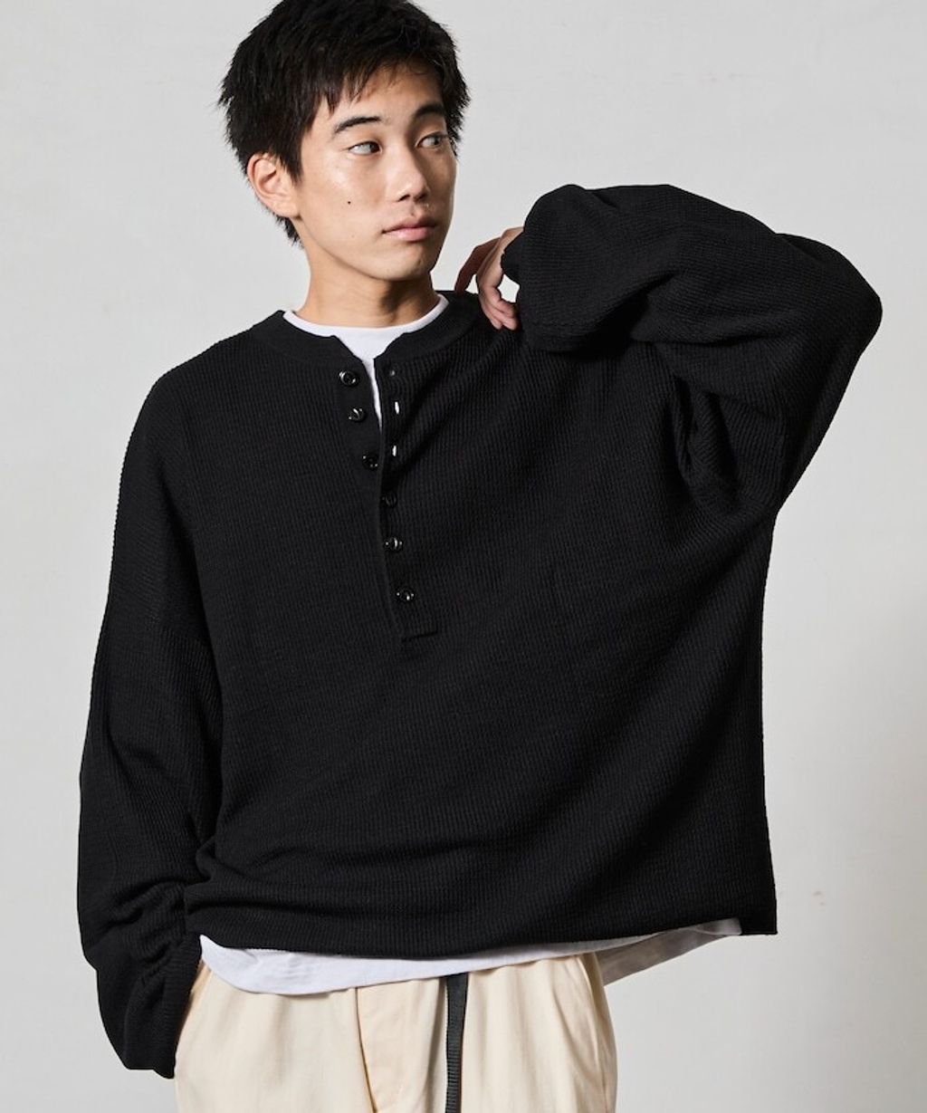 FREAKS STORE 寬版深亨利領落肩混紡針織上衣_48