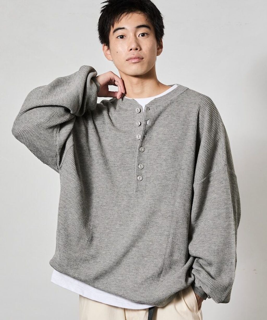 FREAKS STORE 寬版深亨利領落肩混紡針織上衣_40