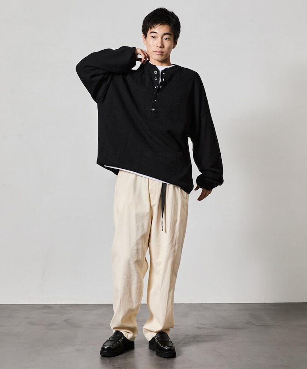 FREAKS STORE 寬版深亨利領落肩混紡針織上衣_47