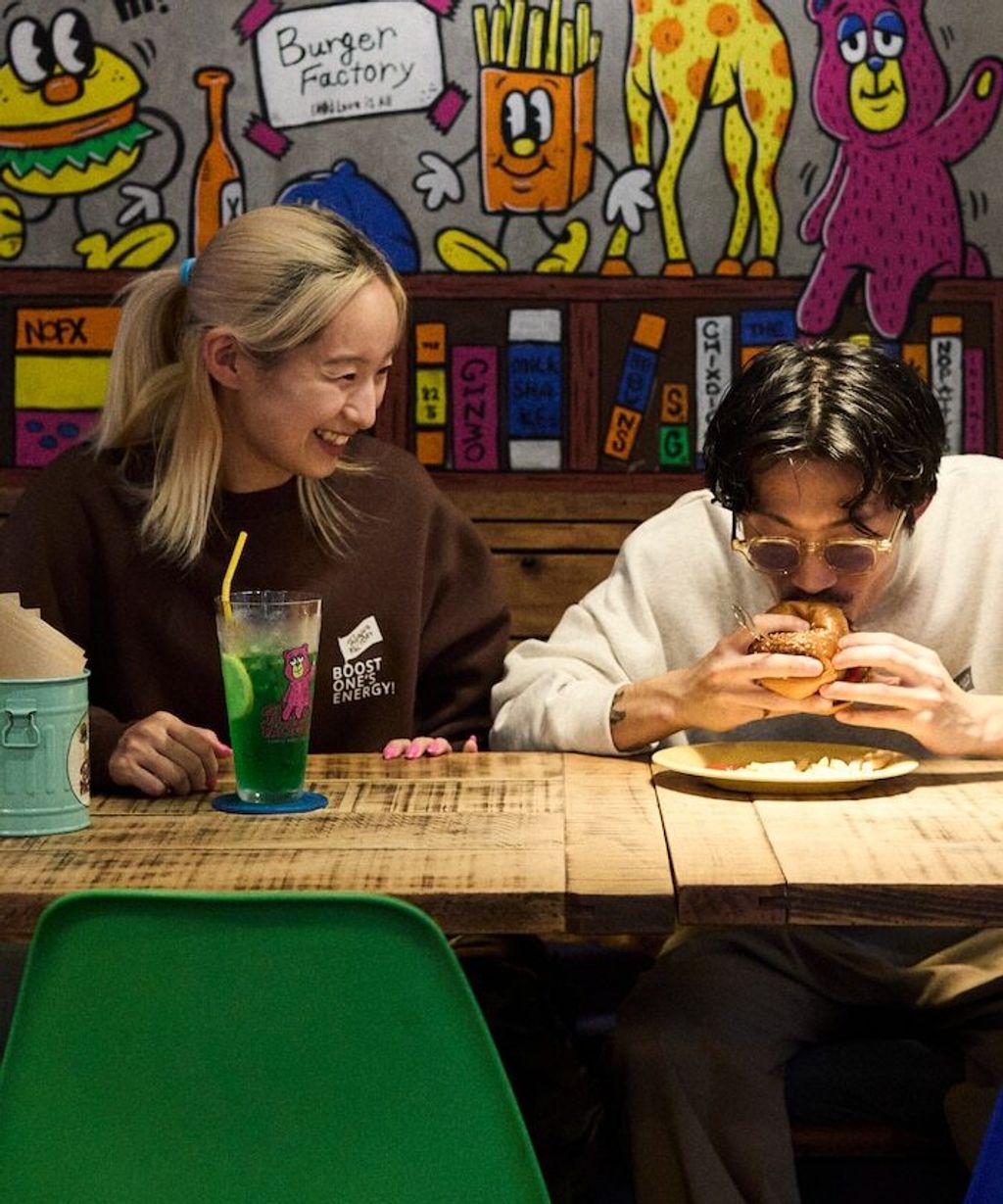 Burger Factory×FREAKS STORE 解構漢堡刷毛大學T_39