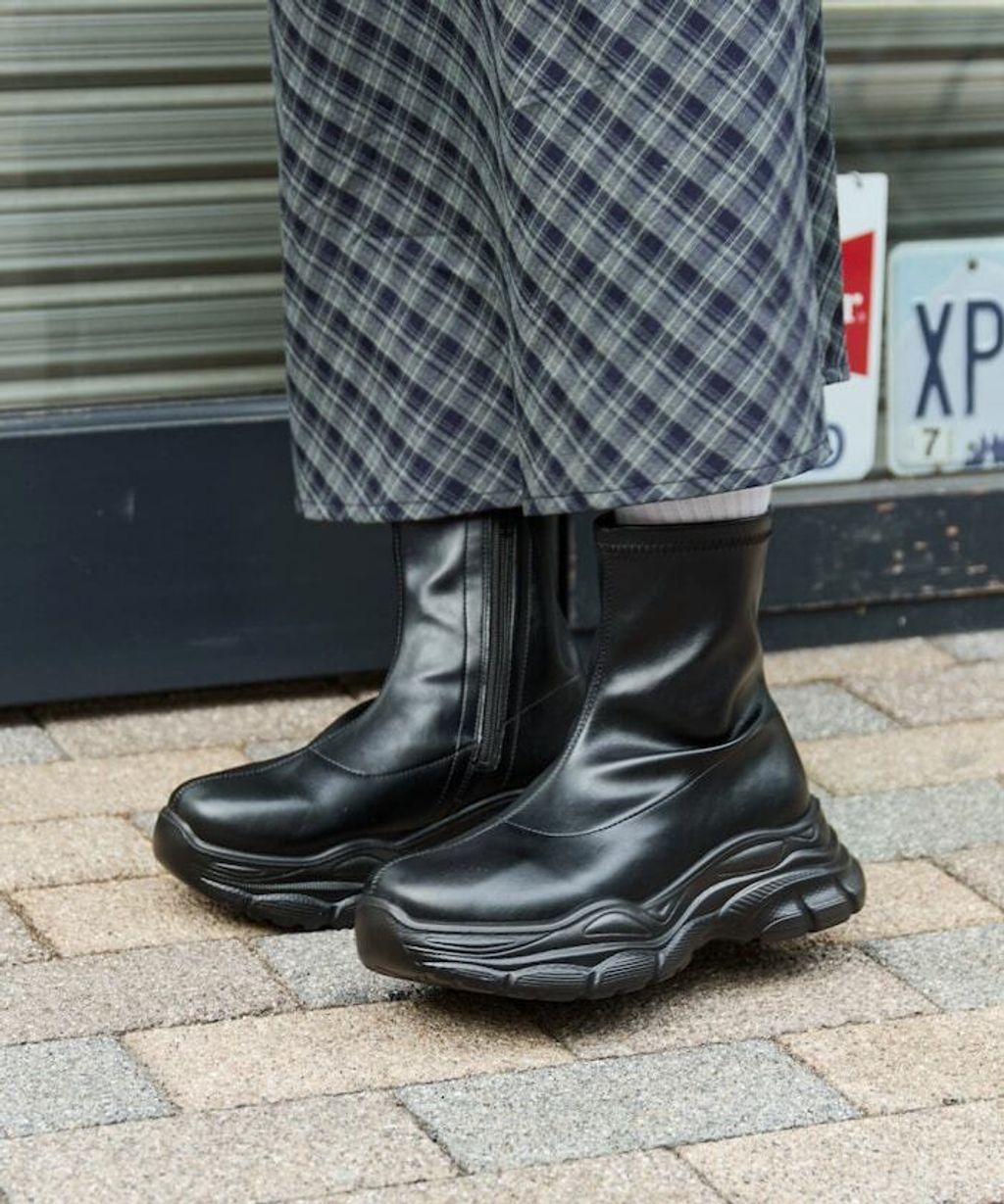 FREAKS STORE 防潑水防滑厚底皮革質感短靴_10