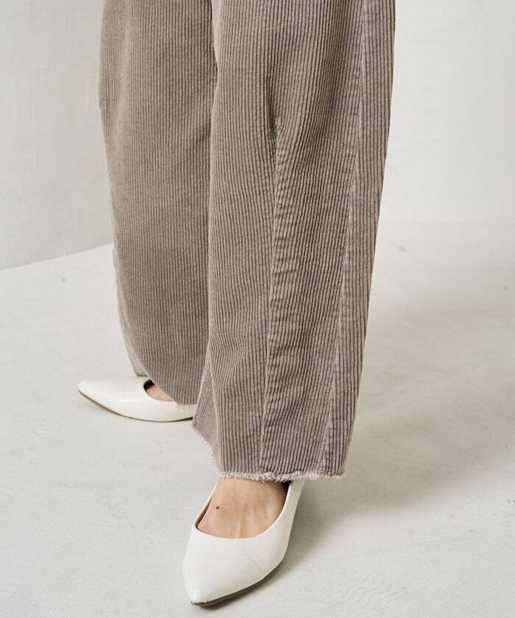 FREAKS STORE 細條紋燈芯絨顯瘦圓弧剪裁長褲_67
